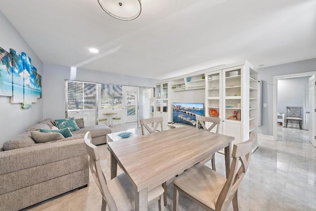 725 Lori Drive 111, Palm Springs, FL 33461