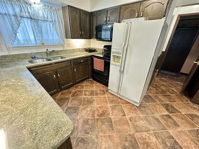 18975 Bainbridge Avenue, Livonia, MI 48152
