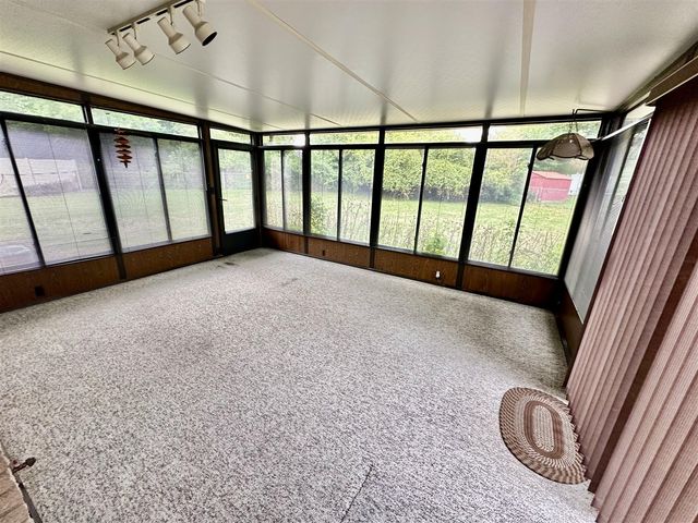 18975 Bainbridge Avenue, Livonia, MI 48152