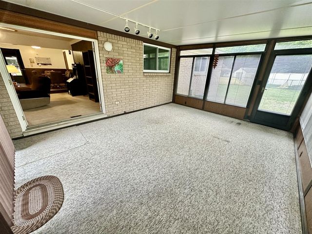 18975 Bainbridge Avenue, Livonia, MI 48152