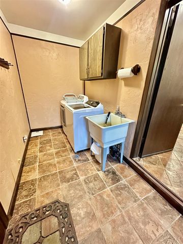 18975 Bainbridge Avenue, Livonia, MI 48152