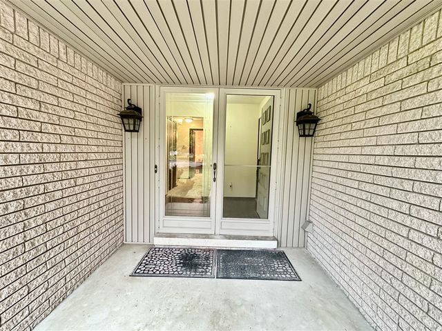 18975 Bainbridge Avenue, Livonia, MI 48152
