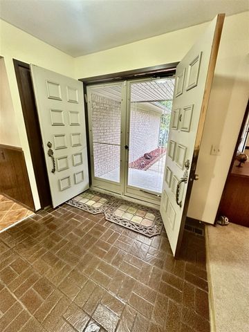 18975 Bainbridge Avenue, Livonia, MI 48152