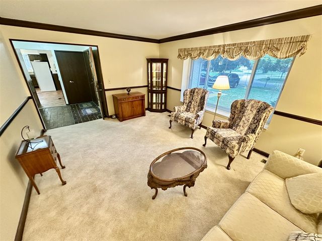 18975 Bainbridge Avenue, Livonia, MI 48152