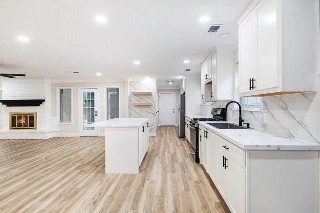2207 S Palm Court, Pasadena, TX 77502