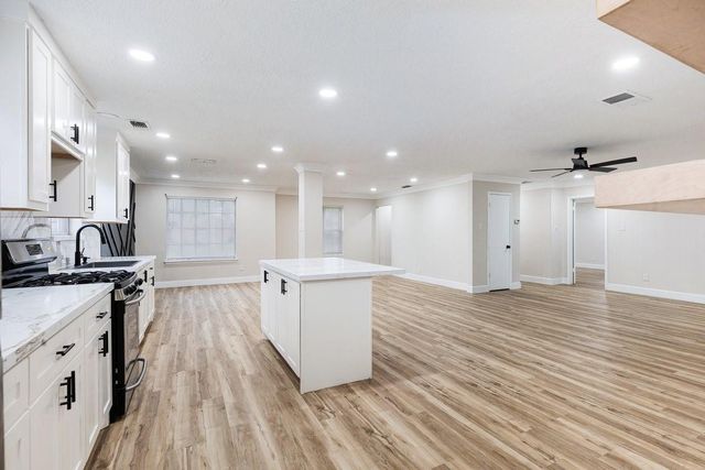 2207 S Palm Court, Pasadena, TX 77502