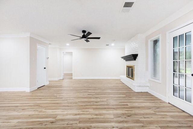 2207 S Palm Court, Pasadena, TX 77502