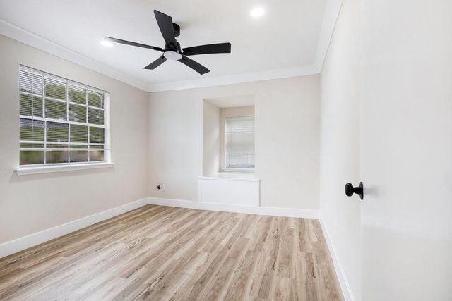 2207 S Palm Court, Pasadena, TX 77502