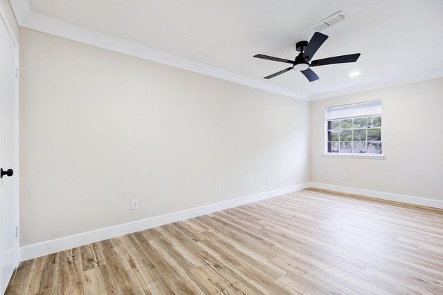 2207 S Palm Court, Pasadena, TX 77502