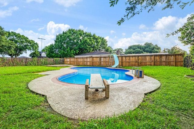 2207 S Palm Court, Pasadena, TX 77502