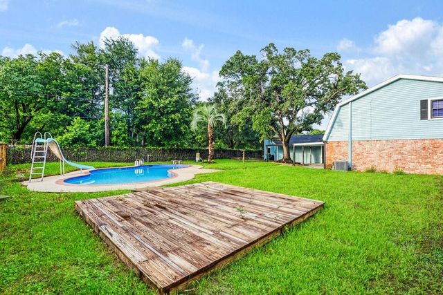 2207 S Palm Court, Pasadena, TX 77502