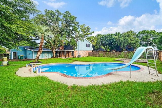 2207 S Palm Court, Pasadena, TX 77502