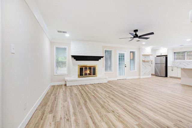 2207 S Palm Court, Pasadena, TX 77502