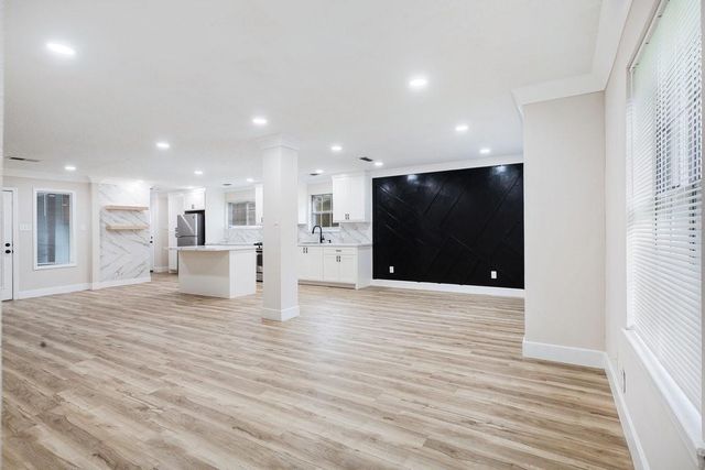 2207 S Palm Court, Pasadena, TX 77502