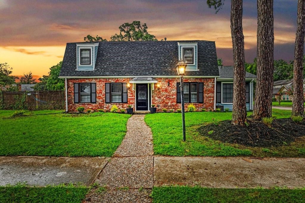 2207 S Palm Court, Pasadena, TX 77502