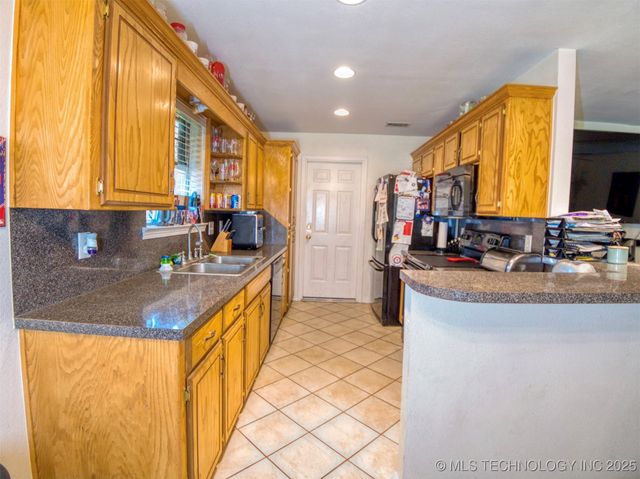 105 Quail Ridge Road, Durant, OK 74701