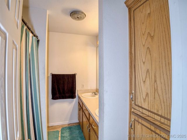 105 Quail Ridge Road, Durant, OK 74701