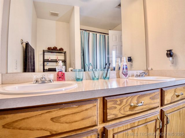 105 Quail Ridge Road, Durant, OK 74701