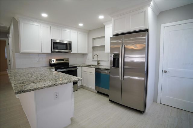 610 74TH AVENUE N, St Petersburg, FL 33702