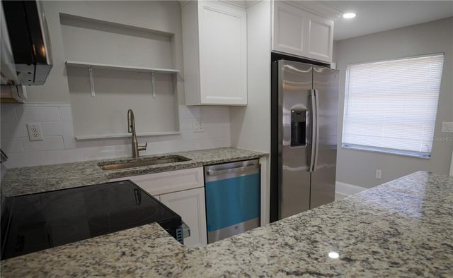 610 74TH AVENUE N, St Petersburg, FL 33702