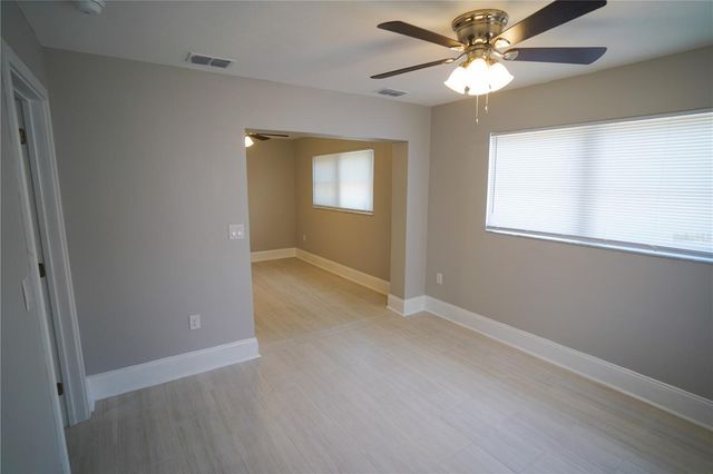 610 74TH AVENUE N, St Petersburg, FL 33702