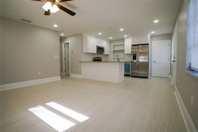 610 74TH AVENUE N, St Petersburg, FL 33702