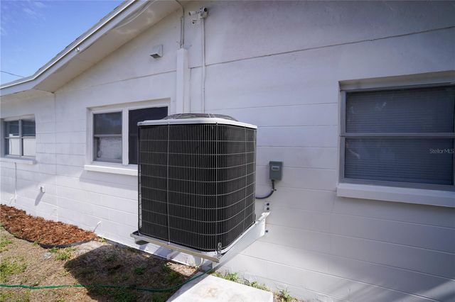 610 74TH AVENUE N, St Petersburg, FL 33702