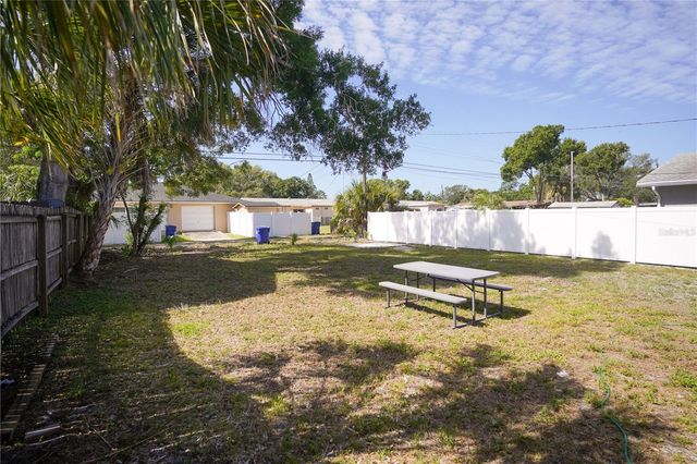 610 74TH AVENUE N, St Petersburg, FL 33702