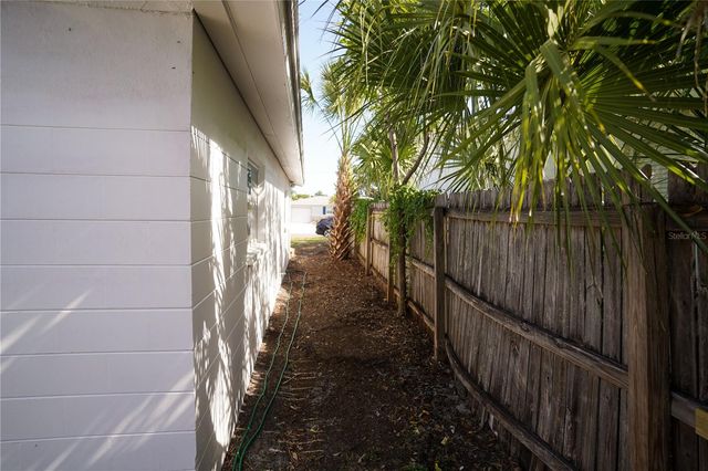 610 74TH AVENUE N, St Petersburg, FL 33702