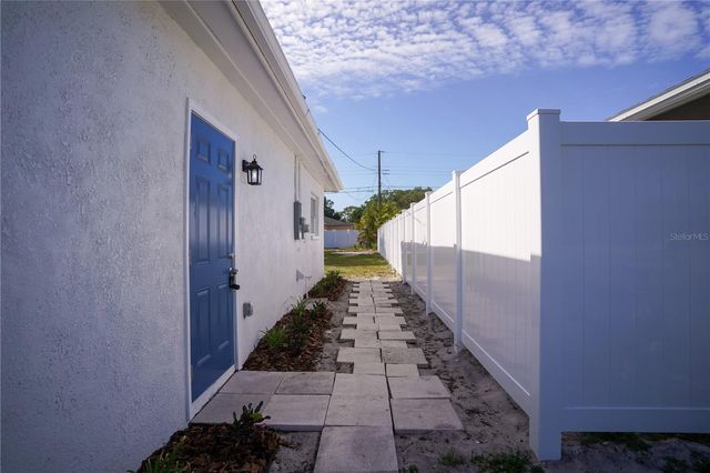 610 74TH AVENUE N, St Petersburg, FL 33702