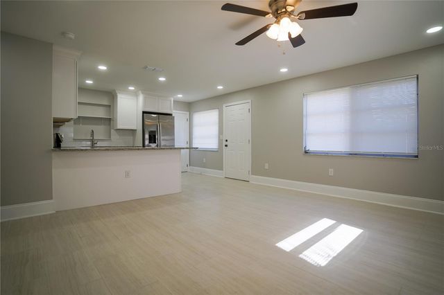 610 74TH AVENUE N, St Petersburg, FL 33702