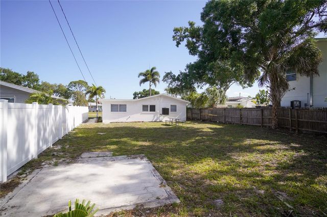 610 74TH AVENUE N, St Petersburg, FL 33702