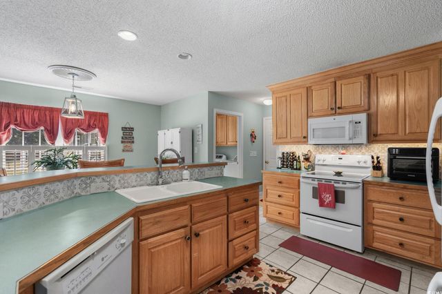 4022 Manor Wood Dr., Myrtle Beach, SC 29588