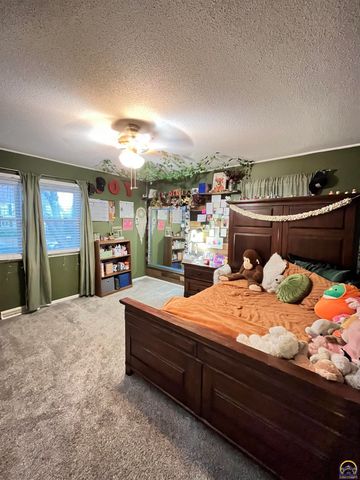 3337 SW Arrowhead RD, Topeka, KS 66614