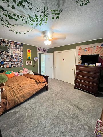 3337 SW Arrowhead RD, Topeka, KS 66614