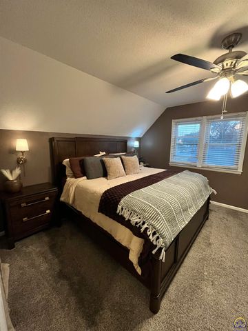 3337 SW Arrowhead RD, Topeka, KS 66614