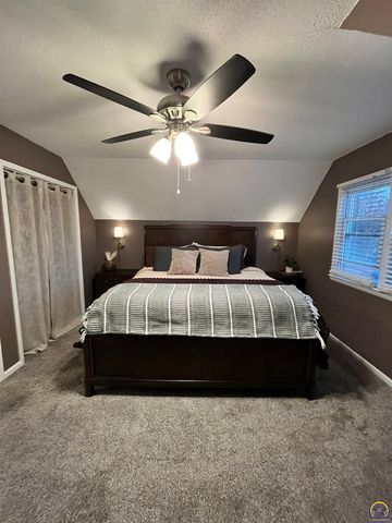 3337 SW Arrowhead RD, Topeka, KS 66614