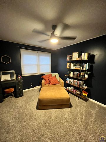 3337 SW Arrowhead RD, Topeka, KS 66614