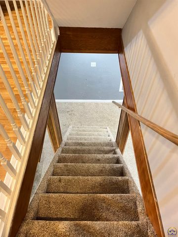 3337 SW Arrowhead RD, Topeka, KS 66614