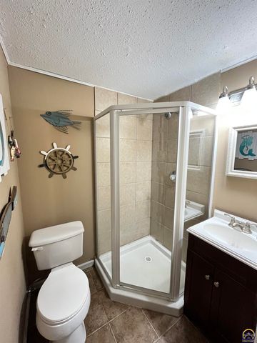 3337 SW Arrowhead RD, Topeka, KS 66614