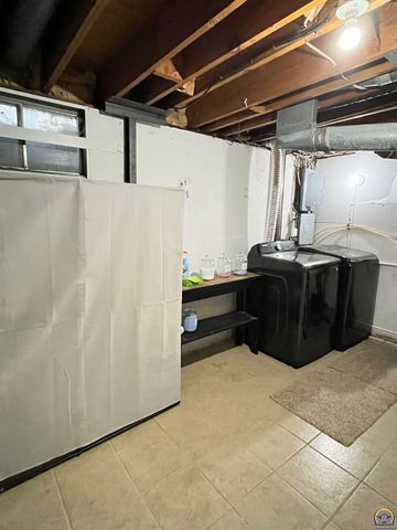 3337 SW Arrowhead RD, Topeka, KS 66614