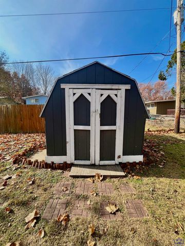 3337 SW Arrowhead RD, Topeka, KS 66614