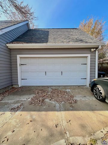 3337 SW Arrowhead RD, Topeka, KS 66614