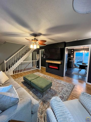 3337 SW Arrowhead RD, Topeka, KS 66614