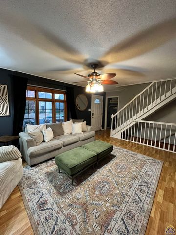 3337 SW Arrowhead RD, Topeka, KS 66614