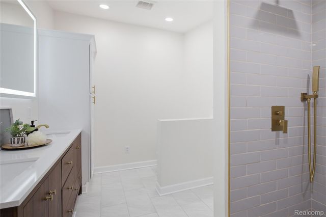 5350 List Road, Waterloo Township, MI 49240