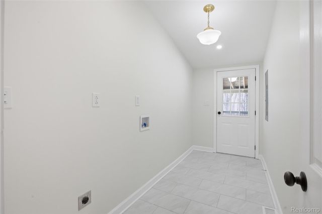 5350 List Road, Waterloo Township, MI 49240