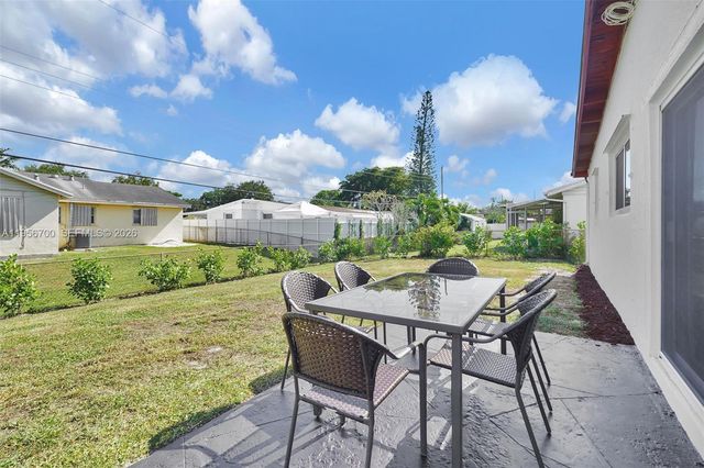 5730 SW 54th Ter, Davie, FL 33314