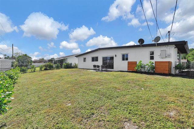 5730 SW 54th Ter, Davie, FL 33314