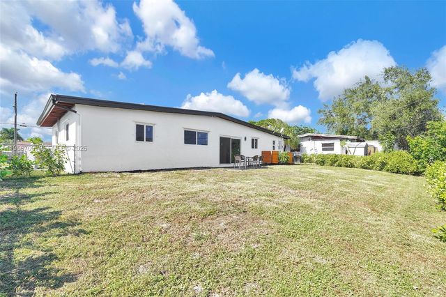 5730 SW 54th Ter, Davie, FL 33314